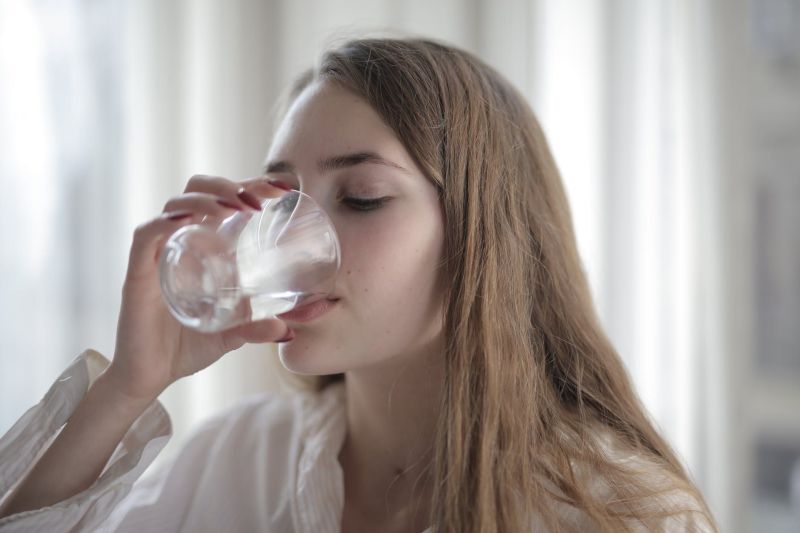 Manfaat Minum Air Hangat Bangun Tidur