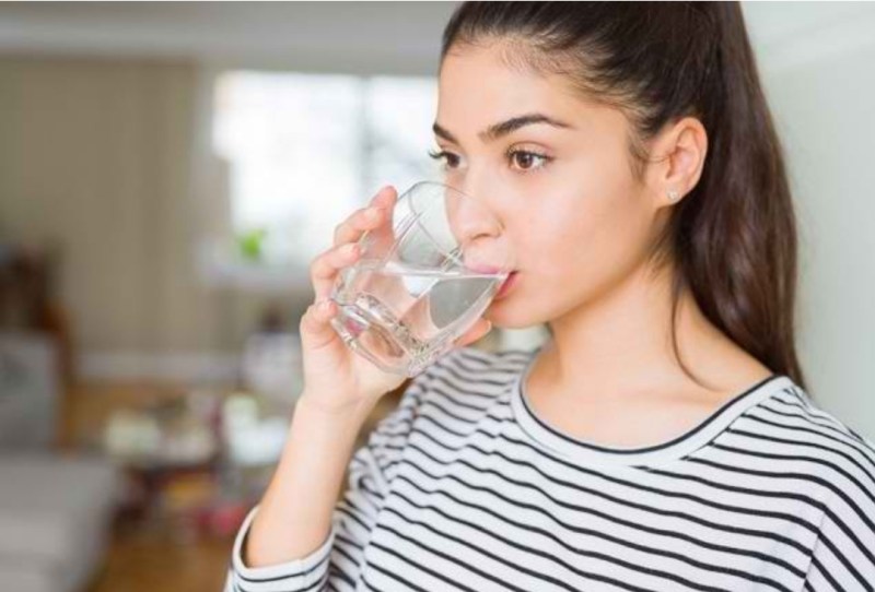 Manfaat Minum 2 Gelas Air Putih Saat Bangun Tidur