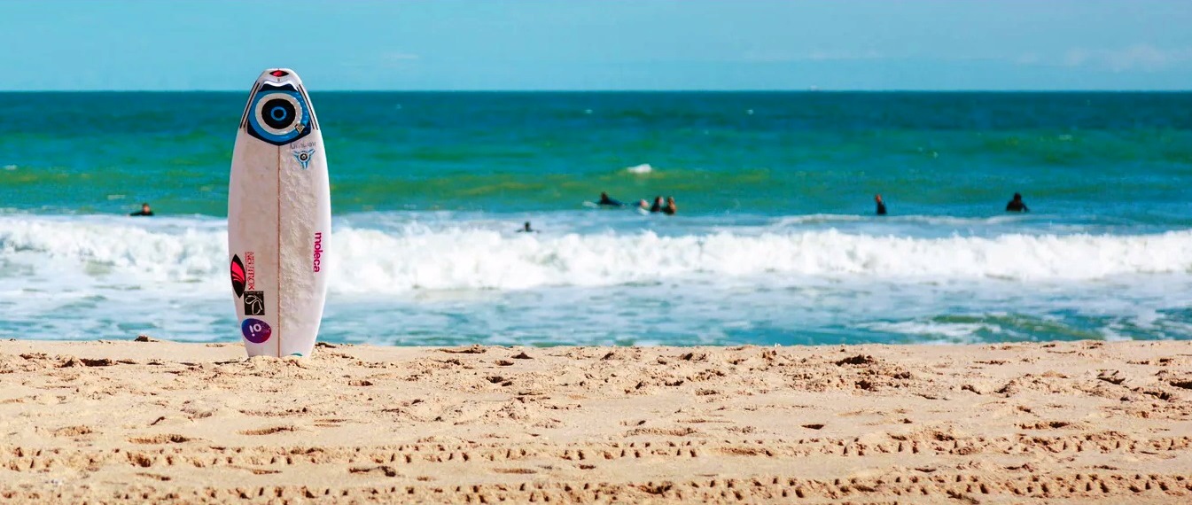 Ketahui 10 Tips Liburan ke Pantai yang Bikin Kamu Betah Seharian